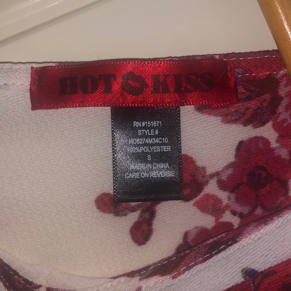 Women’s Size Small Floral Red Romper - Picture 6 of 7